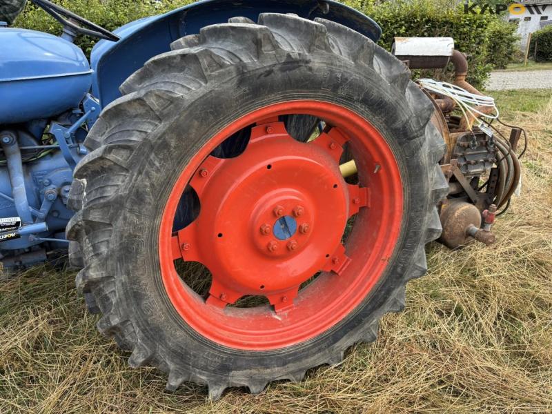 Fordson Rower Major traktor 32