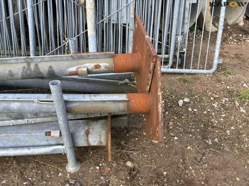 Galvaniseret låger med fødder 30
