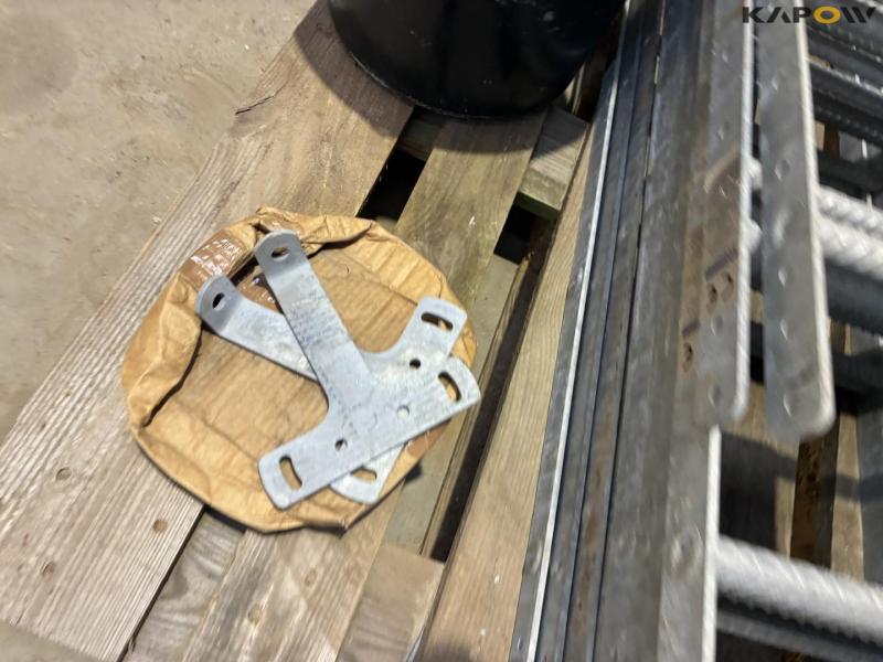 Galvaniseret stige med monteringsbeslag 12