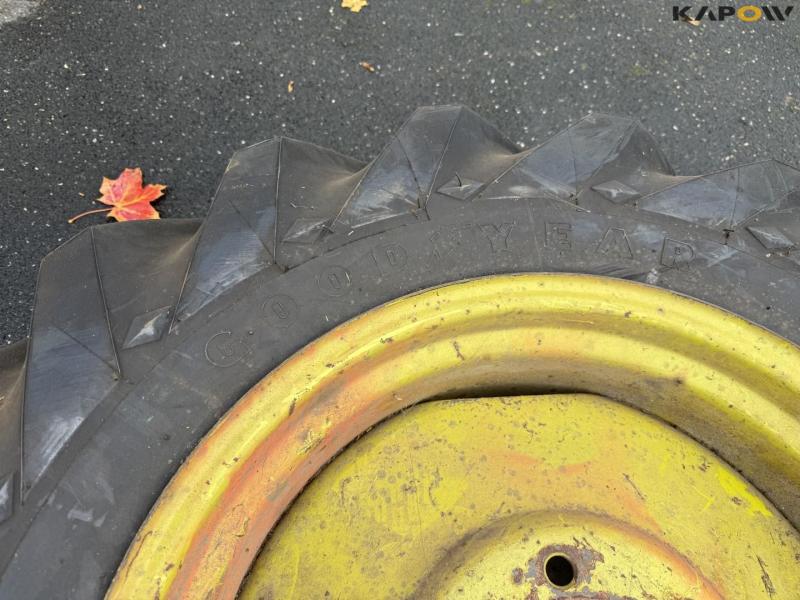 Goodyear 12.4-R24 komplet hjul 11