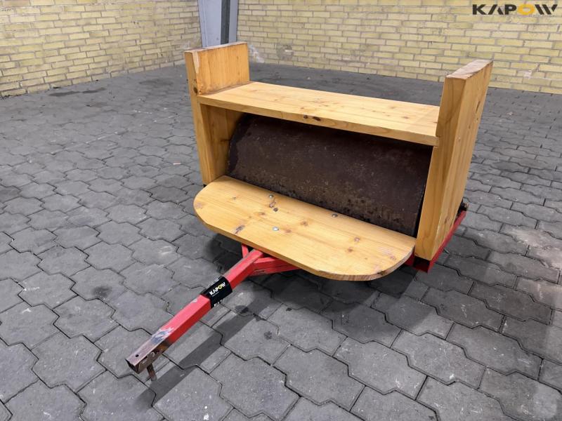 Græstomle med siddeplads 1