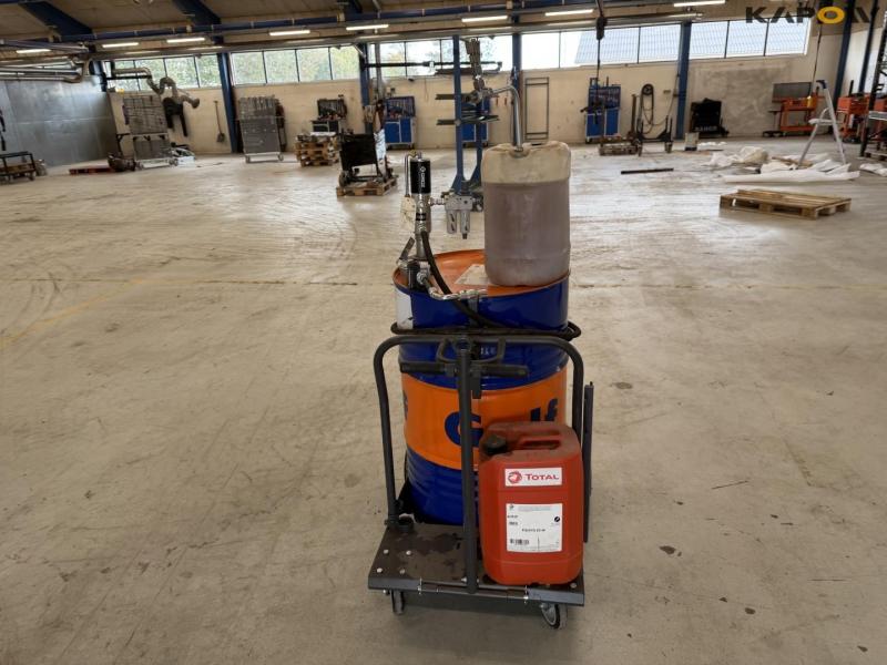 Gulf 15W-40 motorolie med pumpe og vogn 6