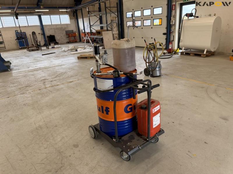 Gulf 15W-40 motorolie med pumpe og vogn 7