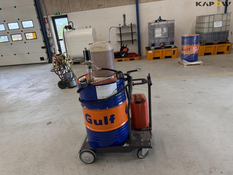 Gulf 15W-40 motorolie med pumpe og vogn 8