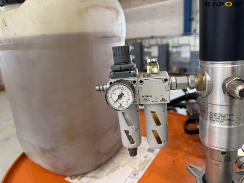 Gulf 15W-40 motorolie med pumpe og vogn 16