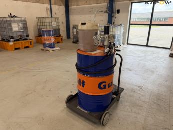 Gulf 15W-40 motorolie med pumpe og vogn