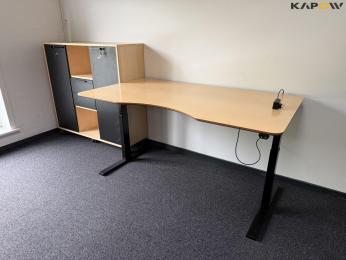 Hæve/ sænkebord og reolskab