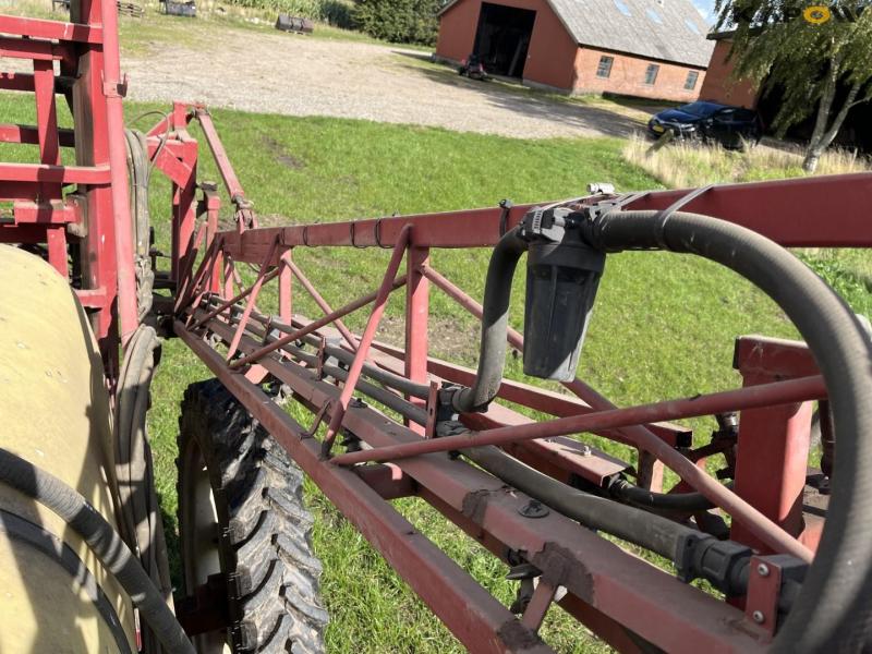 Hardi TZY2400 trailersprøjte med 20 meter bom 24