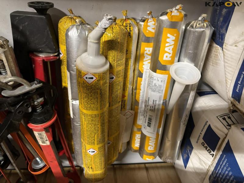 Hjælpematerialer 64