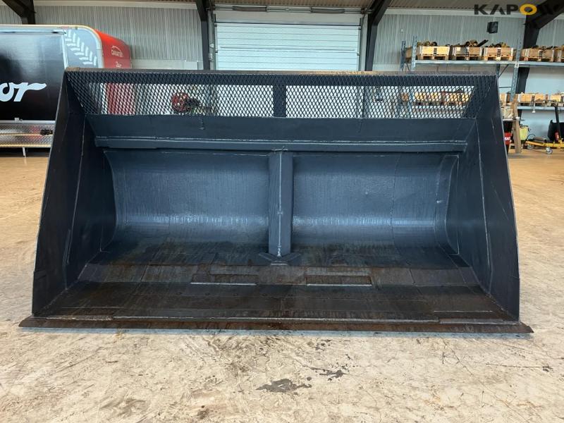 Højtipskovl med Volvo hitch 2