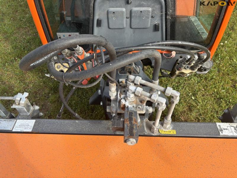 Holder X45 med kost og saltspreder 16