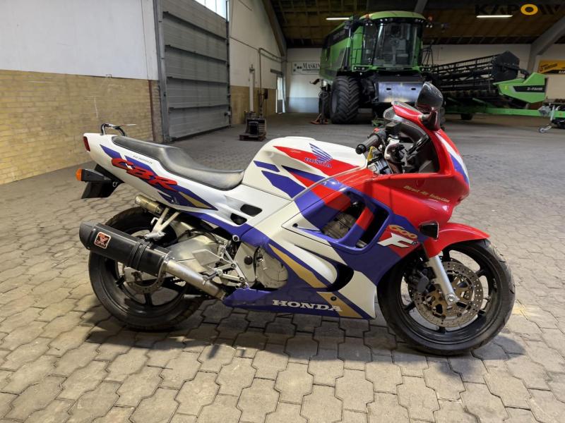 Honda CBR600F motorcykel 4