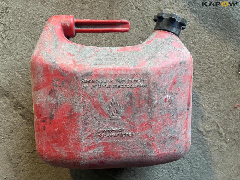 Husqvarna 325LD med kost og klipper 25