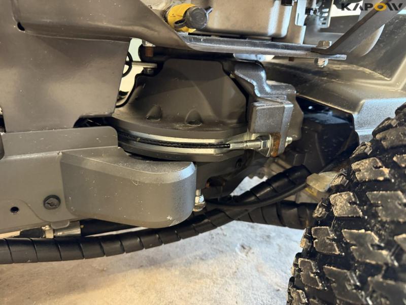 Husqvarna R216T AWD græsklipper 25