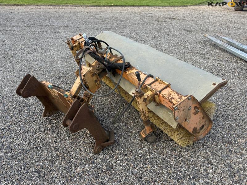 HWM fejemaskine med hydraulisk sideskift 5