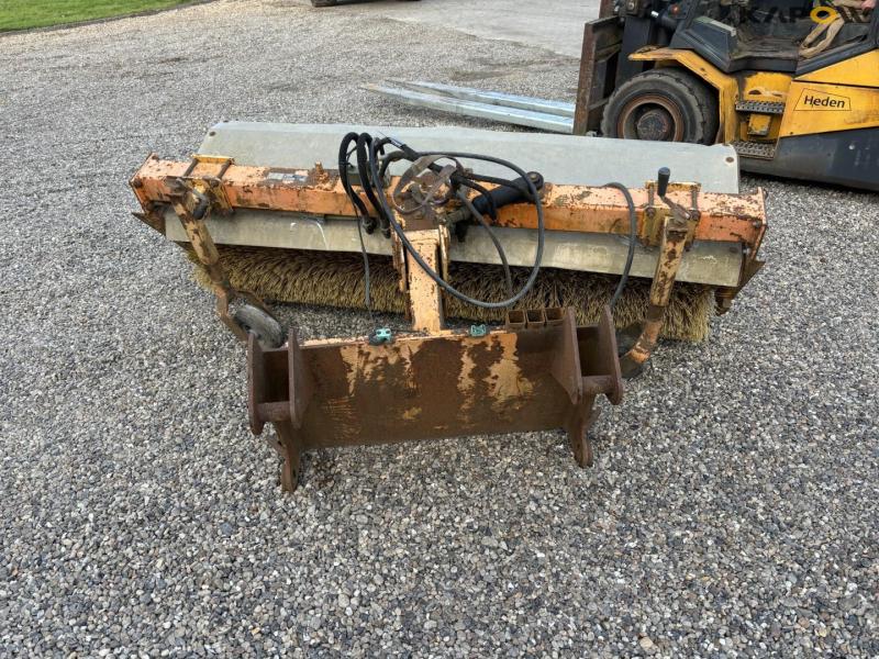 HWM fejemaskine med hydraulisk sideskift 6