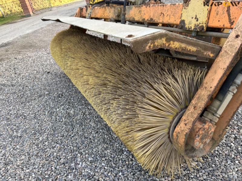 HWM fejemaskine med hydraulisk sideskift 8