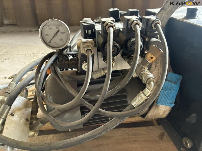 Hydraulikstation med stempler 8