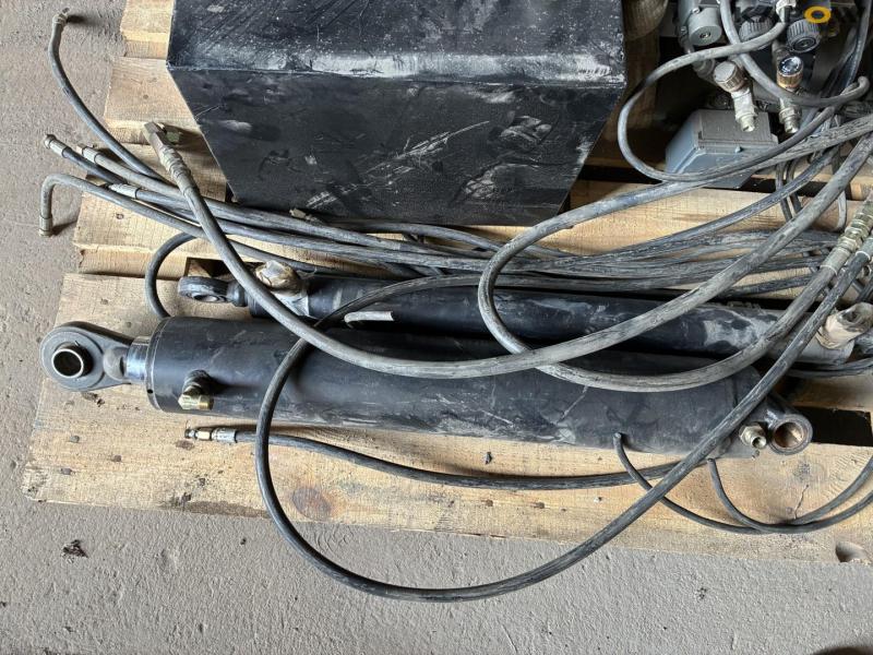 Hydraulikstation med stempler 10