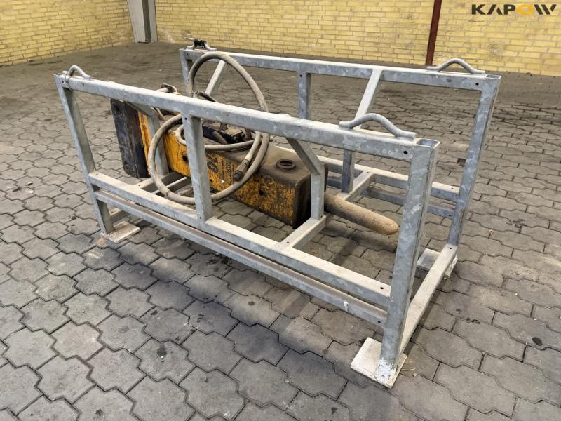 Hydraulisk hammer med Hydrema hitch 1
