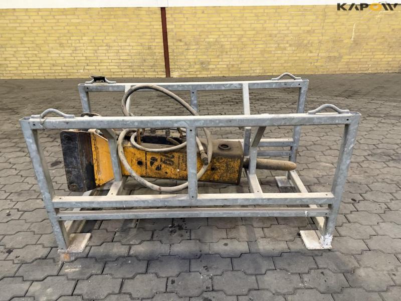 Hydraulisk hammer med Hydrema hitch 2