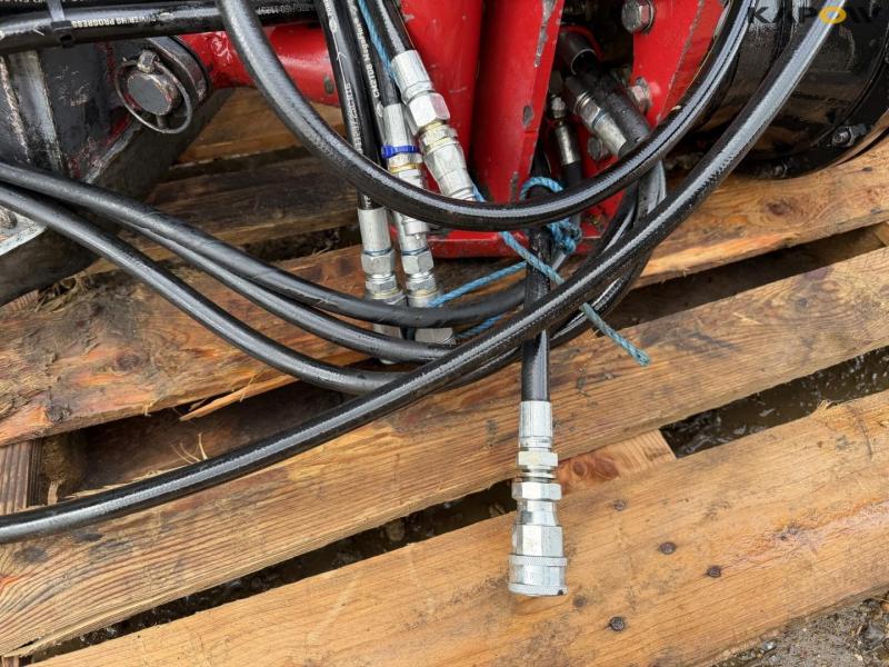 Hydraulisk jordbor med Hydrema hitch 10