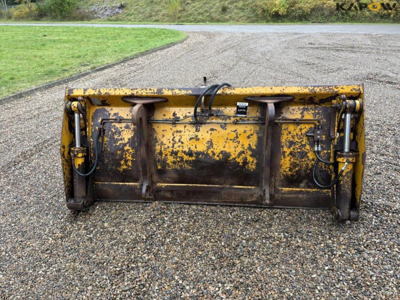 Hydrema skovl med Volvo hitch 6