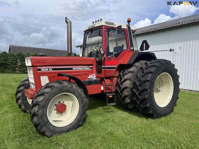 IH 1255 traktor med tvillinghjul 1