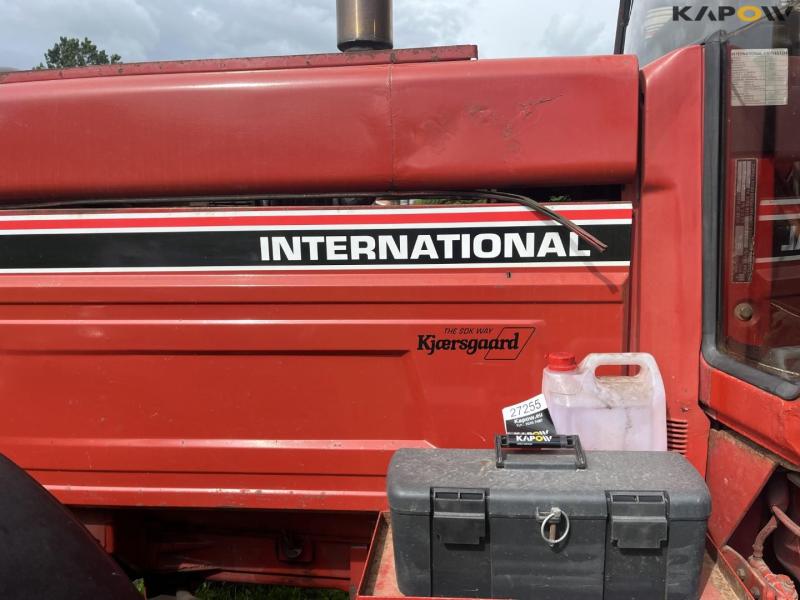 IH 1255 traktor med tvillinghjul 12