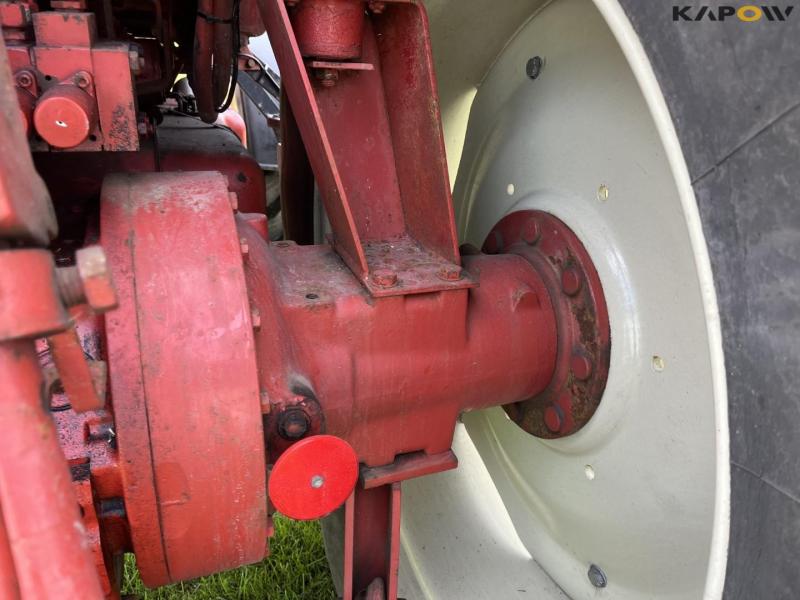IH 1255 traktor med tvillinghjul 33