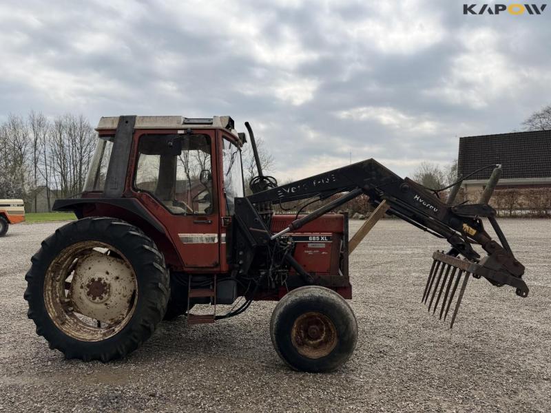IH 685 XL traktor med frontlæsser 4