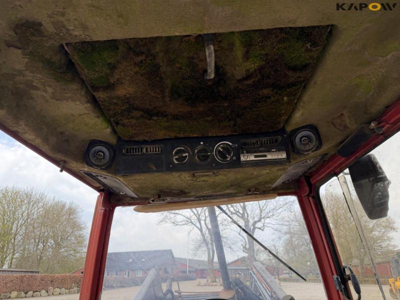 IH 685 XL traktor med frontlæsser 30