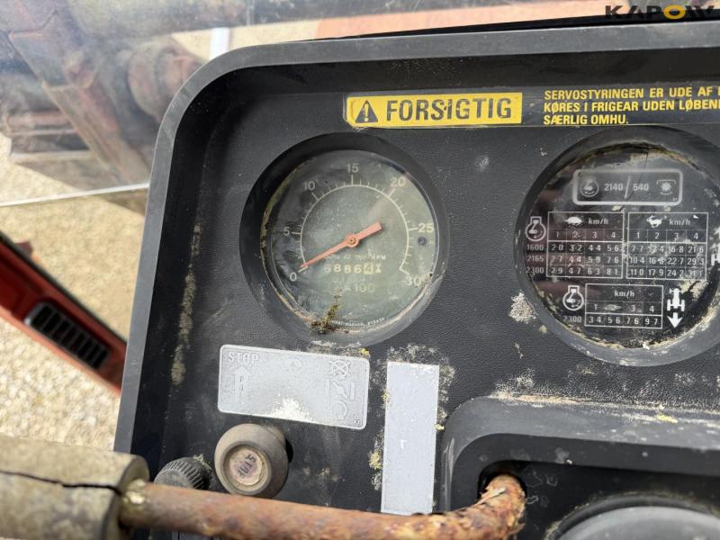 IH 685 XL traktor med frontlæsser 38