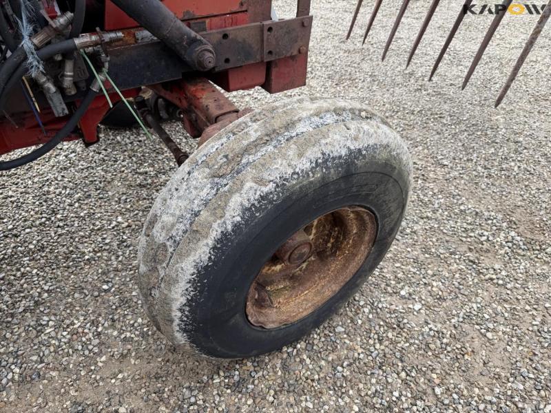 IH 685 XL traktor med frontlæsser 54