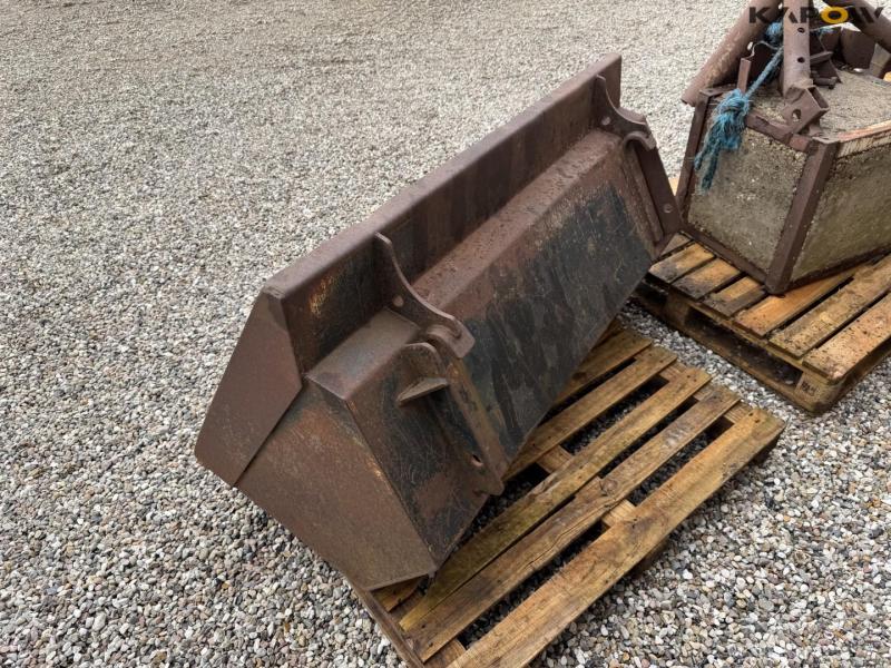 IH 685 XL traktor med frontlæsser 61