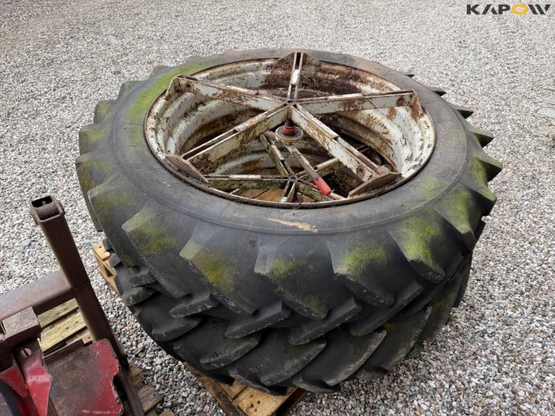 IH 685 XL traktor med frontlæsser 69