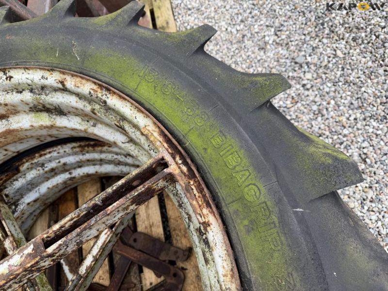 IH 685 XL traktor med frontlæsser 73