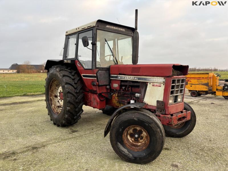 IH 955 2 WD 3