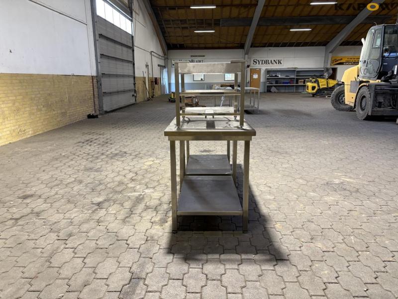 Industri køkkenbord med bakkehylde 4