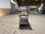 Industri køkkenbord med bakkehylde 4