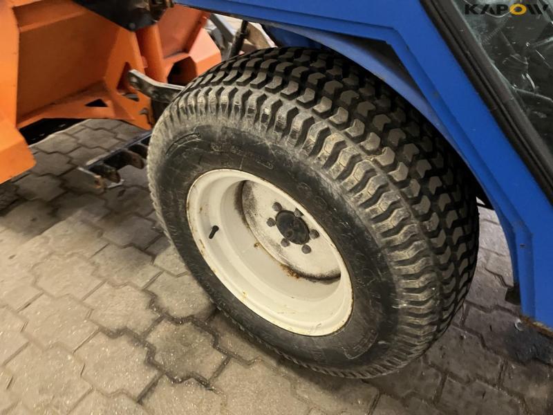 Iseki 2140 kompakt traktor med redskaber 19