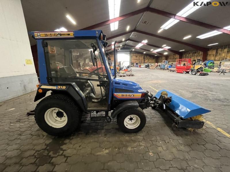 Iseki 318 kompakt traktor med kost og skrabe blad 4