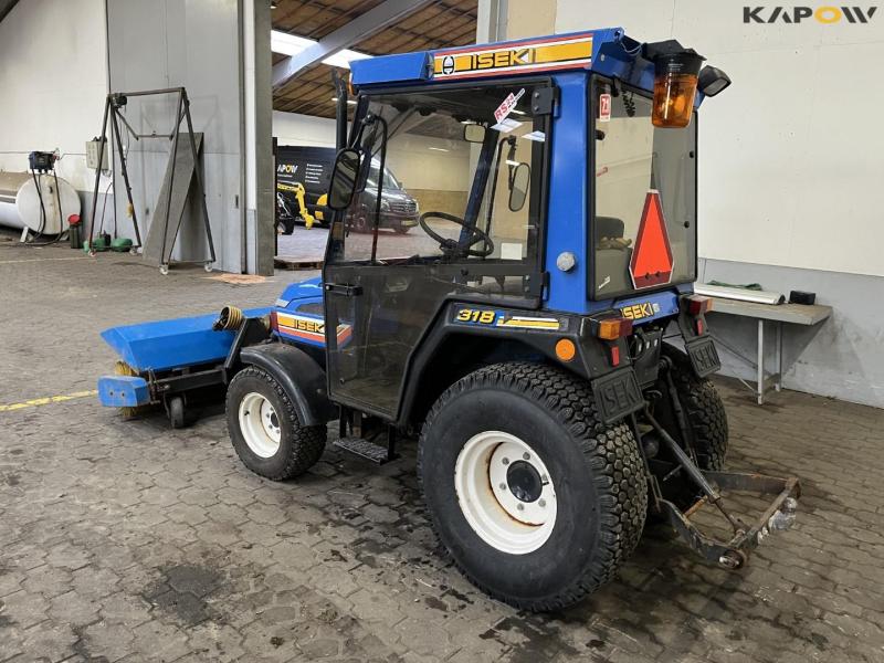 Iseki 318 kompakt traktor med kost og skrabe blad 7