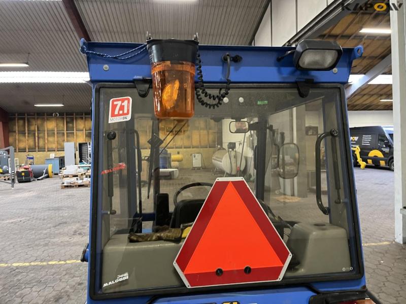Iseki 318 kompakt traktor med kost og skrabe blad 22