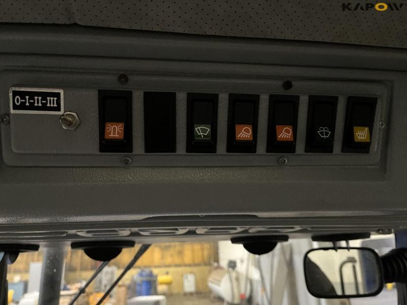 Iseki 318 kompakt traktor med kost og skrabe blad 32