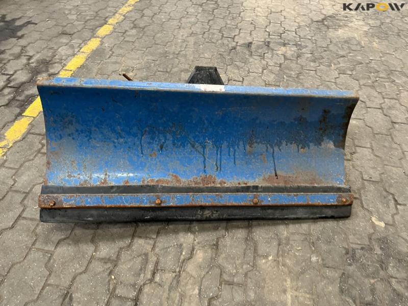 Iseki 318 kompakt traktor med kost og skrabe blad 38