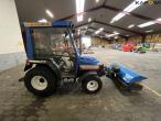 Iseki 318 kompakt traktor med kost og skrabe blad 4