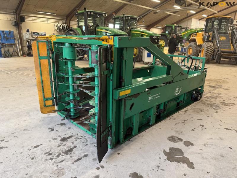 JB-Maskiner spread-a-bale maxi strømaskine med Volvo hitch 5