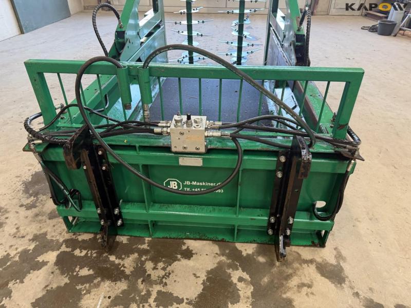 JB-Maskiner spread-a-bale maxi strømaskine med Volvo hitch 10