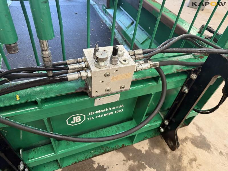 JB-Maskiner spread-a-bale maxi strømaskine med Volvo hitch 12